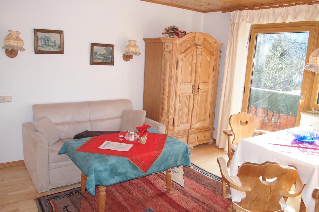 Haus Bergwelt Lägenhet Grän Rum bild